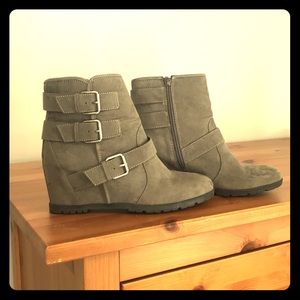 Size 9 gray booties